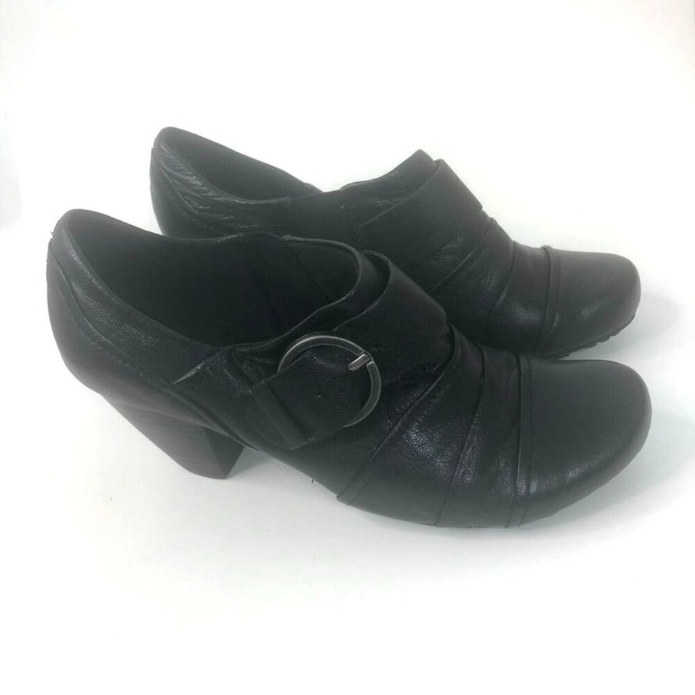 Bare Traps Tasha Womens Black Leather Heeled Booties Size 5 1/2 Slip Ons Buckles